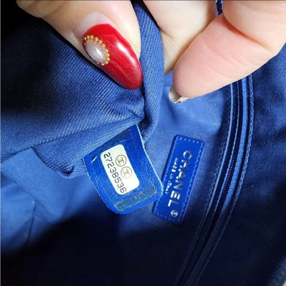 Sold—-🌟🔥 CHANEL Venise Biarritz Zip Pouch Striped
Canvas Large - Picture 10 of 13